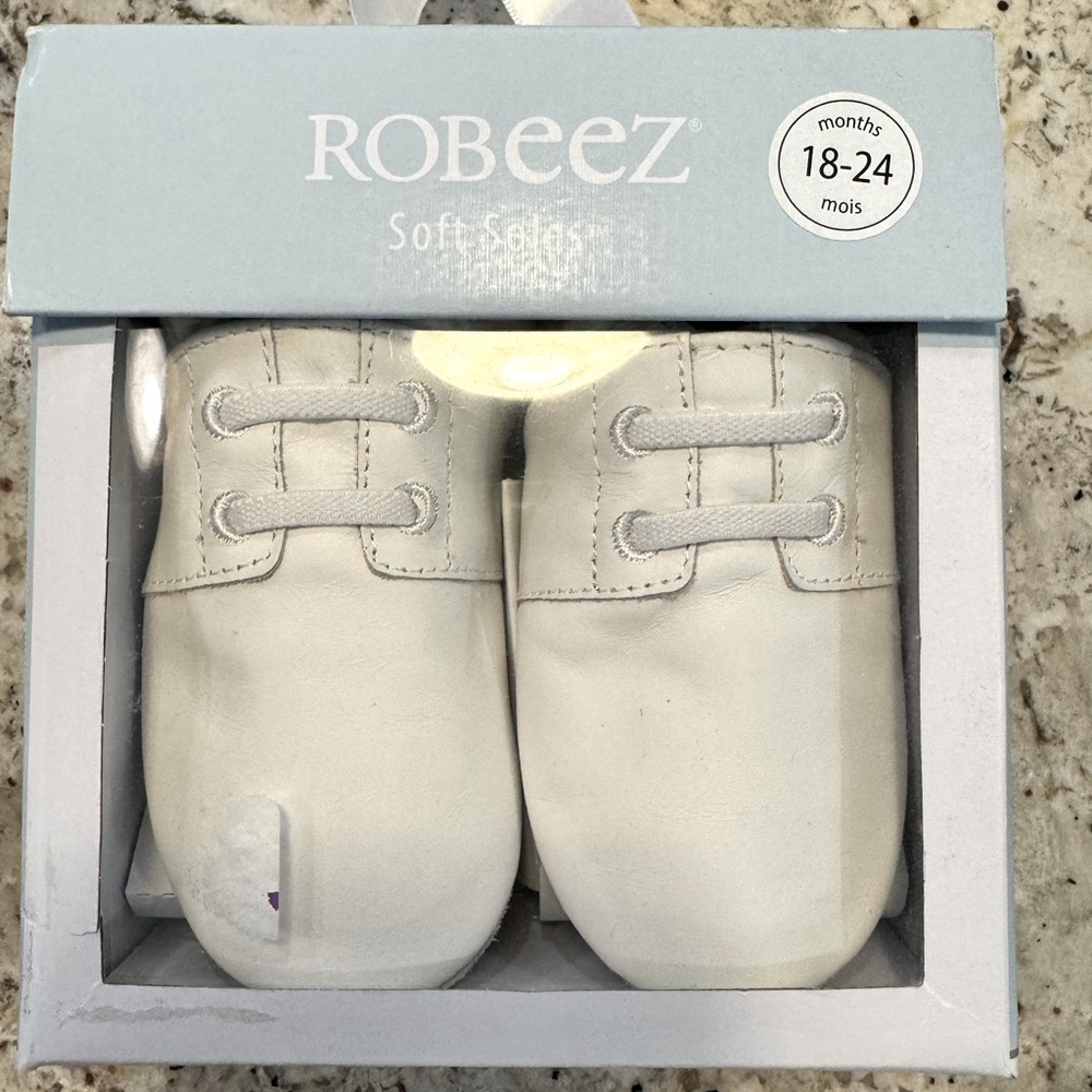 NIB NWT ROBEEZ BABY SHOE. ALL LEATHER